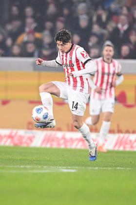 Yuito Suzuki SC Freiburg in action, am Ball, Einzelaktion waehrend des spiels der Bundesliga zwischen Sport Club Freiburg und 1 FC Köln, Europa Park Stadion am 25 January 2026 in Freiburg, Germany Photo by Harry Langer DeFodi Images Yuito Suzuki SC Freiburg controls the Ball during the Bundesliga match between Sport Club Freiburg and 1 FC Köln at Europa Park Stadion on January 25, 2026 in Freiburg, Germany Photo by Harry Langer DeFodi Images DFL regulations prohibit any use of photographs as image sequences and or quasi video Photo by Harry Langer DeFodi Images DFL regulations prohibit any use of photographs as image sequences and or quasi video