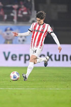 Yuito Suzuki SC Freiburg in action, am Ball, Einzelaktion waehrend des spiels der Bundesliga zwischen Sport Club Freiburg und 1 FC Köln, Europa Park Stadion am 25 January 2026 in Freiburg, Germany Photo by Harry Langer DeFodi Images Yuito Suzuki SC Freiburg controls the Ball during the Bundesliga match between Sport Club Freiburg and 1 FC Köln at Europa Park Stadion on January 25, 2026 in Freiburg, Germany Photo by Harry Langer DeFodi Images DFL regulations prohibit any use of photographs as image sequences and or quasi video Photo by Harry Langer DeFodi Images DFL regulations prohibit any use of photographs as image sequences and or quasi video