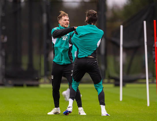 Football - UEFA Champions League - Liverpool FC v QarabaÄü FK - MD-1 LIVERPOOL, ENGLAND - Tuesday, January 27, 2026: Liverpool s Alexis Mac Allister (L) ands Dominik Szoboszlai during a training session at the AXA Training Centre ahead of the UEFA Champions League match between Liverpool FC and QarabaÄü FK. (Photo by David Rawcliffe Propaganda) LIVERPOOL AXA Training Centre MERSEYSIDE ENGLAND Copyright: xDavidxRawcliffex P2026-01-27-Liverpool_ Qarabag_MD-1-15