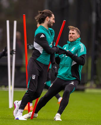 Football - UEFA Champions League - Liverpool FC v QarabaÄü FK - MD-1 LIVERPOOL, ENGLAND - Tuesday, January 27, 2026: Liverpool s Alexis Mac Allister (R) ands Dominik Szoboszlai during a training session at the AXA Training Centre ahead of the UEFA Champions League match between Liverpool FC and QarabaÄü FK. (Photo by David Rawcliffe Propaganda) LIVERPOOL AXA Training Centre MERSEYSIDE ENGLAND Copyright: xDavidxRawcliffex P2026-01-27-Liverpool_ Qarabag_MD-1-17