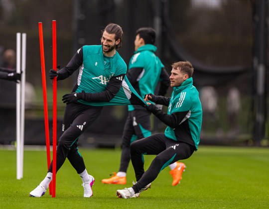 Football - UEFA Champions League - Liverpool FC v QarabaÄü FK - MD-1 LIVERPOOL, ENGLAND - Tuesday, January 27, 2026: Liverpool s Alexis Mac Allister (R) ands Dominik Szoboszlai during a training session at the AXA Training Centre ahead of the UEFA Champions League match between Liverpool FC and QarabaÄü FK. (Photo by David Rawcliffe Propaganda) LIVERPOOL AXA Training Centre MERSEYSIDE ENGLAND Copyright: xDavidxRawcliffex P2026-01-27-Liverpool_ Qarabag_MD-1-18
