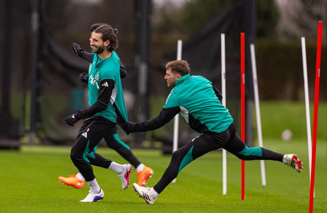 Football - UEFA Champions League - Liverpool FC v QarabaÄü FK - MD-1 LIVERPOOL, ENGLAND - Tuesday, January 27, 2026: Liverpool s Alexis Mac Allister (R) ands Dominik Szoboszlai during a training session at the AXA Training Centre ahead of the UEFA Champions League match between Liverpool FC and QarabaÄü FK. (Photo by David Rawcliffe Propaganda) LIVERPOOL AXA Training Centre MERSEYSIDE ENGLAND Copyright: xDavidxRawcliffex P2026-01-27-Liverpool_ Qarabag_MD-1-19