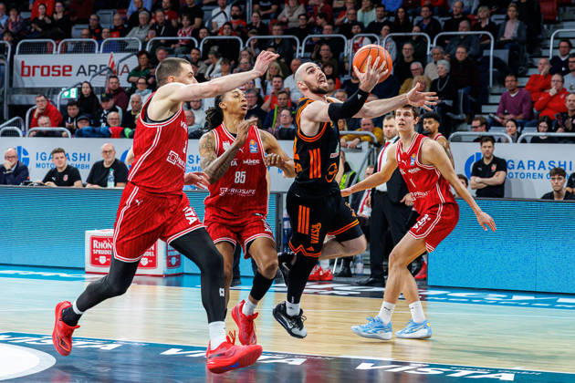 Daniel Keppeler BMA365 Bamberg Baskets, 31 , Austin Crowley BMA365 Bamberg Baskets, 85 , Tommy Kuhse Rasta Vechta, 12 , Richard Balint BMA365 Bamberg Baskets, 11 , BMA365 Bamberg Baskets vs Rasta Vechta, Basketball, easyCredit BBL, Matchday 2, 28 01 2026 BMA365 Bamberg Baskets vs Rasta Vechta, Basketball, easyCredit BBL, Matchday 2, 28 01 2026 Bamberg Copyright: xEibner-Pressefoto G.xSantemizx EP_EER