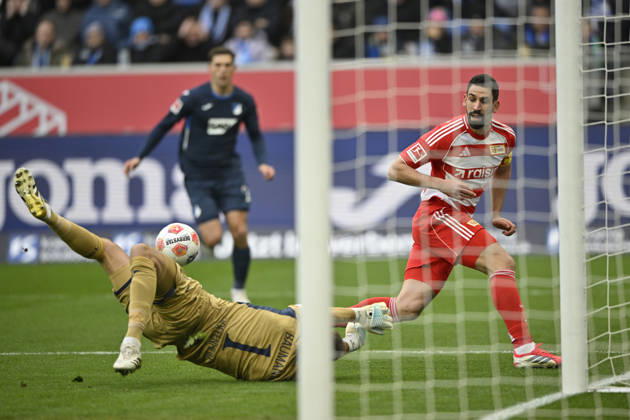 Penalty area scene, goal area scene Goal shot Action Goal chance Rani Khedira 1 FC Union Berlin FCU 08 against goalkeeper Oliver Baumann TSG 1899 Hoffenheim 01 TSG 1899 Hoffenheim vs 1 FC Union Berlin FCU 31 01 2026 DFL REGULATIONS PROHIBIT ANY USE OF PHOTOGRAPHS AS IMAGE SEQUENCES AND OR QUASI VIDEO TSG 1899 Hoffenheim vs 1 FC Union Berlin FCU