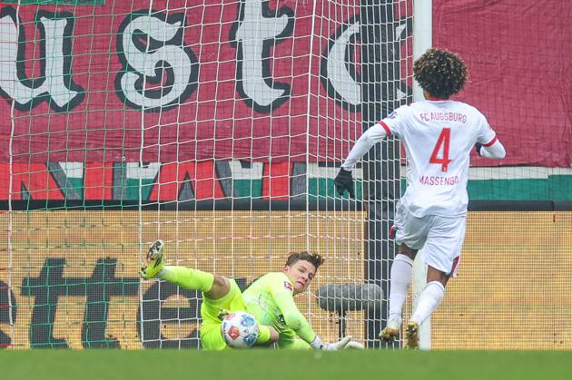 Goalkeeper action by Finn Dahmen 1 FC Augsburg saves the goal, FC Augsburg vs FC St Pauli, Football, 1 Bundesliga, 20 Matchday, 31 01 2026 DFB regulations prohibit any use of photographs as image sequences and or quasi video Augsburg Bayern Germany Copyright: xkolbert-press ChristianxKolbertx