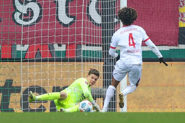 Goalkeeper action by Finn Dahmen 1 FC Augsburg saves the goal, FC Augsburg vs FC St Pauli, Football, 1 Bundesliga, 20 Matchday, 31 01 2026 DFB regulations prohibit any use of photographs as image sequences and or quasi video Augsburg Bayern Germany Copyright: xkolbert-press ChristianxKolbertx