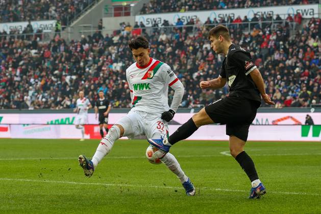 in duel, action, with Fabian Rieder 32 FC Augsburg , Arkadiusz Pyrka 11 FC St Pauli , FC Augsburg vs FC St Pauli, Football, 1 Bundesliga, 20 Matchday, 31 01 2026 DFB regulations prohibit any use of photographs as image sequences and or quasi video Augsburg Bayern Germany Copyright: xkolbert-press ChristianxKolbertx
