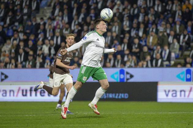 ZWOLLE, 31-01-2026 , MAC3PARK Stadion , season 2025 2026 , Dutch Eredivisie Football , match between PEC Zwolle and Telstar , picture shows big chance for PEC Zwolle player Thijs Oosting with Telstar-player Guus Offerhaus PEC - Telstar x201217340x Copyright: