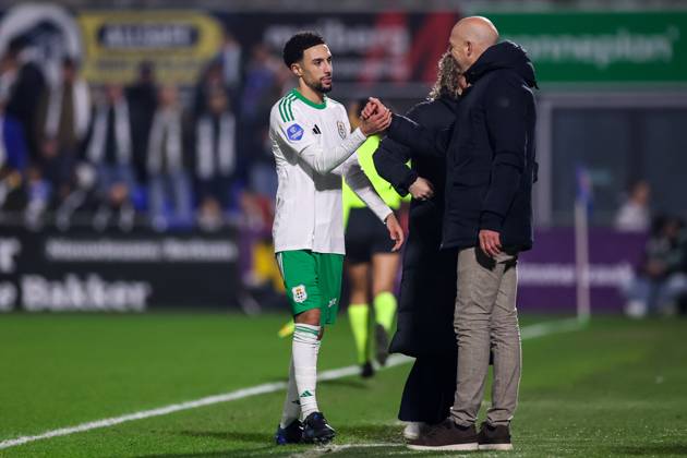 ZWOLLE, 31-01-2026 , MAC³PARK Stadion , season 2025 2026 , Dutch Eredivisie Football , match between PEC Zwolle and Telstar , picture shows PEC Zwolle player Younes Namli and PEC Zwolle coach Henry van der Vegt PEC - Telstar x201222170x Copyright:
