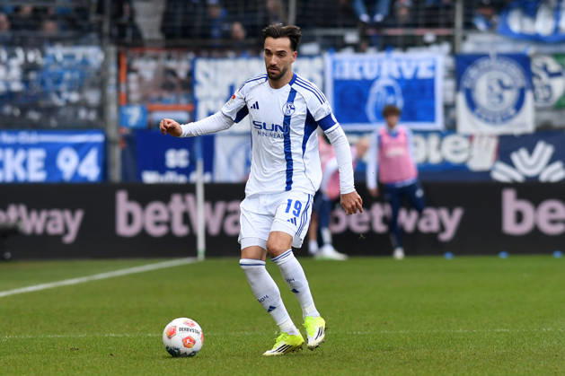 Kenan Karaman FC Schalke 04 in action, on the ball, single action during the 2 Bundesliga match between VfL Bochum and FC Schalke 04, Vonovia Ruhrstadion on January 31, 2026 in Bochum, Germany Photo by Ralf Treese DeFodi Images Kenan Karaman FC Schalke 04 controls the ball during the 2 Bundesliga match between VfL Bochum and FC Schalke 04 at Vonovia Ruhrstadion on January 31, 2026 in Bochum, Germany Photo by Ralf Treese DeFodi Images Photo by Ralf Treese DeFodi Images