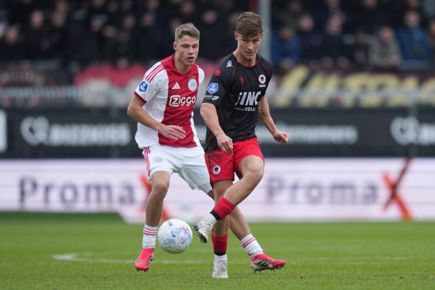 ROTTERDAM , 01-02-2026 , Stadium Woudestein , season 2025 2026 , Dutch Eredivisie football , match between Excelsior Rotterdam and Ajax , picture shows Ajax player Sean Steur, Excelsior Rotterdam player Noah Naujoks Excelsior - Ajax x201237115x Copyright: