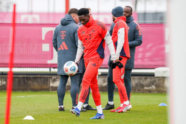 Alphonso Davies FC Bayern Muenchen, 19 with ball, GER, Public training, FC Bayern Muenchen, Football, Season 2025 2026, 04 02 2026, GER, Public training, FC Bayern Muenchen, Football, Season 2025 2026, 04 02 2026 Muenchen Copyright: xEibner-Pressefoto JennixMaulx EP_JML