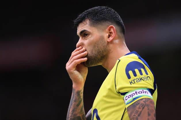 Manchester United gegen Tottenham Hotspur 07. Februar 2026 Manchester Premier League Fußball Manchester United gegen Tottenham Hotspur Cristian Romero von Tottenham Hotspur reagiert nach einer roten Karte Foto von Simon Stacpoole Manchester UK Copyright: xSimonxStacpoolexOffside
