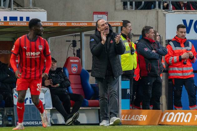 Frank Schmidt FC Heidenheim, Head Coach , cheers on team, GER, 1 FC Heidenheim 1846 vs Hamburger SV, Football, 1 Bundesliga, Matchday 21, Season 2025 2026, 07 01 2026, DFL REGULATES PROHIBIT ANY USE OF PHOTOGRAPHS AS IMAGE SEQUENCES AND OR QUASI VIDEO, GER, 1 FC Heidenheim 1846 vs Hamburger SV, Football, 1 Bundesliga, Matchday 21, Season 2025 2026, 07 01 2026, Heidenheim Copyright: xEibner-Pressefoto EdwardxCheungx EP_ECG