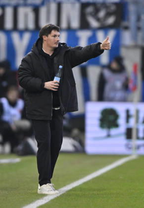 Coach Coach Merlin Polzin Hamburger SV HSV on the sidelines Gesture Gesture Thumbs up 1 FC Heidenheim 1846 FCH vs Hamburger SV HSV 07 02 2026 DFL REGULATIONS PROHIBIT ANY USE OF PHOTOGRAPHS AS IMAGE SEQUENCES AND OR QUASI VIDEO 1 FC Heidenheim 1846 FCH vs Hamburger SV HSV