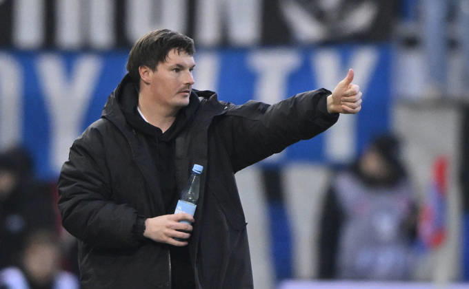 Coach Coach Merlin Polzin Hamburger SV HSV on the sidelines Gesture Gesture Thumbs up 1 FC Heidenheim 1846 FCH vs Hamburger SV HSV 07 02 2026 DFL REGULATIONS PROHIBIT ANY USE OF PHOTOGRAPHS AS IMAGE SEQUENCES AND OR QUASI VIDEO 1 FC Heidenheim 1846 FCH vs Hamburger SV HSV