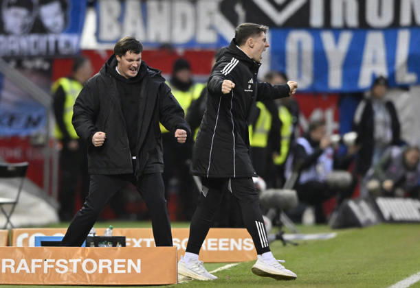 Coach Merlin Polzin Hamburger SV HSV on the sidelines Gesture Gesture Final cheer, joy, happiness, jubilation with co-coach Coach Loic Fave Hamburger SV HSV 1 FC Heidenheim 1846 FCH vs Hamburger SV HSV 07 02 2026 DFL REGULATIONS PROHIBIT ANY USE OF PHOTOGRAPHS AS IMAGE SEQUENCES AND OR QUASI VIDEO 1 FC Heidenheim 1846 FCH vs Hamburger SV HSV