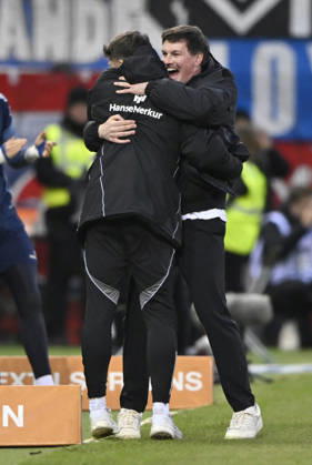 Coach Merlin Polzin Hamburger SV HSV on the sidelines Gesture Gesture Final cheer, joy, happiness, jubilation with co-coach Coach Loic Fave Hamburger SV HSV 1 FC Heidenheim 1846 FCH vs Hamburger SV HSV 07 02 2026 DFL REGULATIONS PROHIBIT ANY USE OF PHOTOGRAPHS AS IMAGE SEQUENCES AND OR QUASI VIDEO 1 FC Heidenheim 1846 FCH vs Hamburger SV HSV