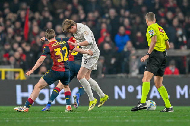 Genoa™s Morten Frendrup fights for the ball with Napoli™s Scott McTominay during the Serie A soccer match between Genoa and Napoli at the Luigi Ferraris Stadium in Genoa, Italy - Saturday, February 07, 2026. - Soccer . Copyright: xTanoxPecoraro LaPressex