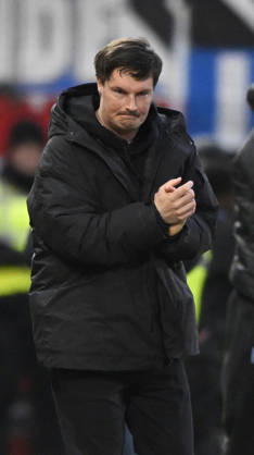Coach Merlin Polzin Hamburger SV HSV on the sidelines Gesture Gesture Final cheer, joy, happiness, jubilation Clapping hands in encouragement, applause 1 FC Heidenheim 1846 FCH vs Hamburger SV HSV 07 02 2026 DFL REGULATIONS PROHIBIT ANY USE OF PHOTOGRAPHS AS IMAGE SEQUENCES AND OR QUASI VIDEO 1 FC Heidenheim 1846 FCH vs Hamburger SV HSV