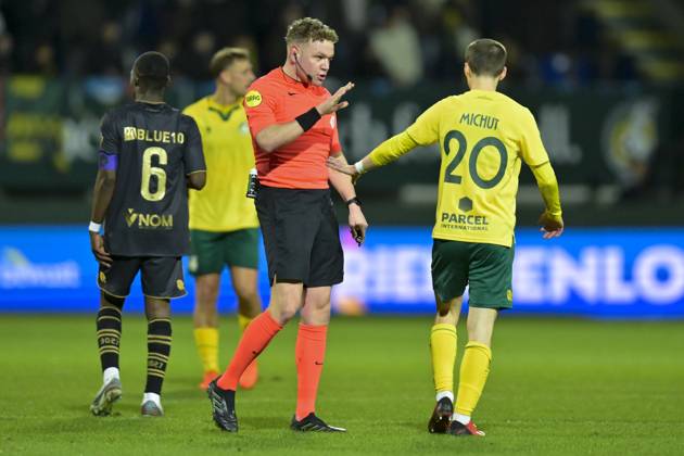 SITTARD , 17-01-2026 , Fortuna Sittard Stadium , season 2025 2026 , Dutch Eredivisie football , match between Fortuna Sittard and Sparta , picture shows , referee Alex Bos, Fortuna Sittard player Edouard Michut Fortuna Sittard - Sparta x201377452x Copyright: