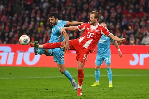 Harry KANE Bayern Muenchen , Action,duel against Ozan KABAK 1899 Hoffenheim Football 1 Bundesliga Season 2025 2026, 21 Matchday, Matchday21 FC Bayern Muenchen TSG 1899 Hoffenheim 5 1 on 08 02 2026 , A L L I A N Z A R E N A