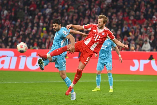 Harry KANE Bayern Muenchen , Action,duel against Ozan KABAK 1899 Hoffenheim Football 1 Bundesliga Season 2025 2026, 21 Matchday, Matchday21 FC Bayern Muenchen TSG 1899 Hoffenheim 5 1 on 08 02 2026 , A L L I A N Z A R E N A