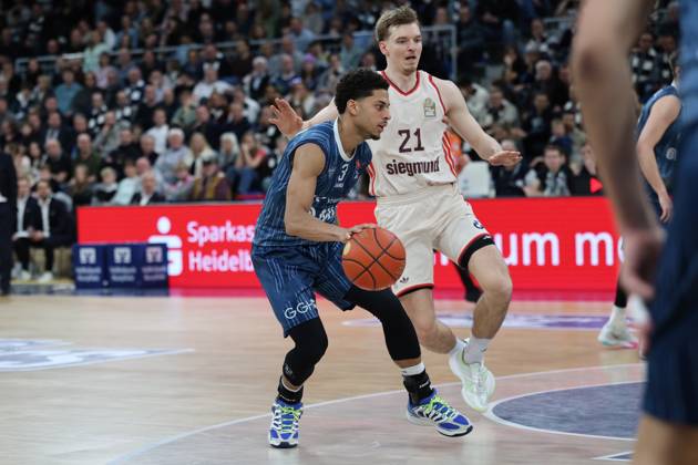 v li Kevin McClain MLP Academics Heidelberg, 03 , Justus Hollatz FC Bayern Muenchen, 21 GER, BBL, MLP Academics Heidelberg vs FC Bayern Muenchen, easycredit Basketball Bundesliga, 19 Matchday, Season, 2025 2026, 08 02 2026 GER, MLP Academics Heidelberg vs FC Bayern Muenchen, Basketball, easycredit Basketball Bundesliga, 19 Matchday, Season, 2025 2026, 08 02 2026 Heidelberg Copyright: xEibner-Pressefoto JoergxHirschx EP_JHH