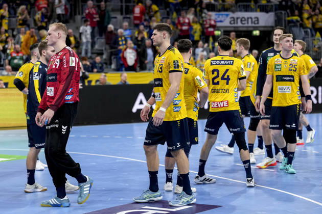 Rhein Neckar Löwen players, disappointed about the defeat, disappointment after the final whistle, highlight, loser, lost, frustration, disappointed, pessimistic, 11 02 2026, Mannheim Germany , Handball, Bundesliga, Rhein Neckar Löwen THW Kiel xozx