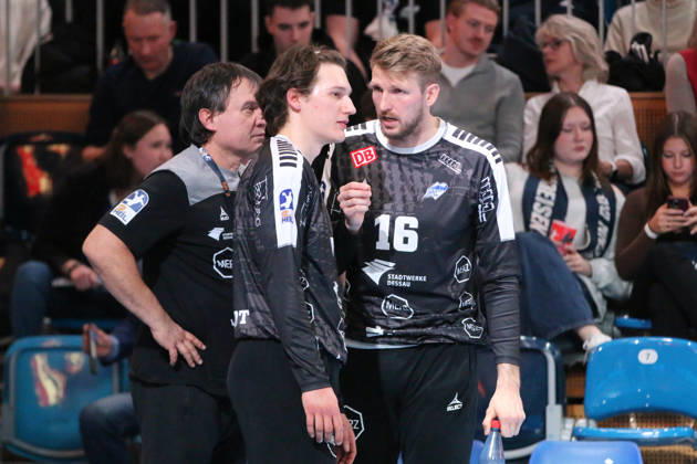 13 02 2026 Handball Men 2025 2026 2 Handball Bundesliga 19 Matchday 1 VfL Potsdam Dessau Roßlauer HV 06 MBS Arena Potsdam Philip Ambrosius Dessau, 16, black in conversation with Janik Patzwaldt Dessau, 1, black Potsdam Brandenburg Germany
