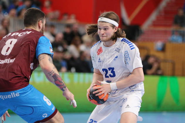 13 02 2026 Handball Men 2025 2026 2 Handball Bundesliga 19 Matchday 1 VfL Potsdam Dessau Roßlauer HV 06 MBS Arena Potsdam Mika Schüler Dessau, 23, white before a duel with Davide Bulzamini Potsdam, 8, red Potsdam Brandenburg Germany