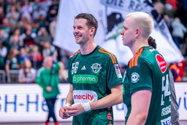 Hannes Feise TSV Hannover Burgdorf, No. 56 v l , TSV Hannover Burgdorf green against HSG Wetzlar white on matchday 21 of the 2025 2026 season in the DAIKIN Handball Bundesliga 14 02 2026, ZAG Arena Hannover, GER , Copyright: xJanxGuentherx xTSVxHannover-Burgdorfx
