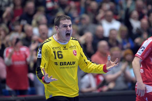Cheers for Nebojsa Simic Goalkeeper MT Melsungen 16 , GER, MT Melsungen Frisch Auf Goeppingen, Handball, 1 Bundesliga, Matchday 21, Season 2025 2026, 14 02 2026, GER, MT Melsungen Frisch Auf Goeppingen, Handball, 1 Bundesliga, Matchday 21, Season 2025 2026, 14 02 2026 Kassel Copyright: xEibner-Pressefotox xRolandxSippelx EP_RSL