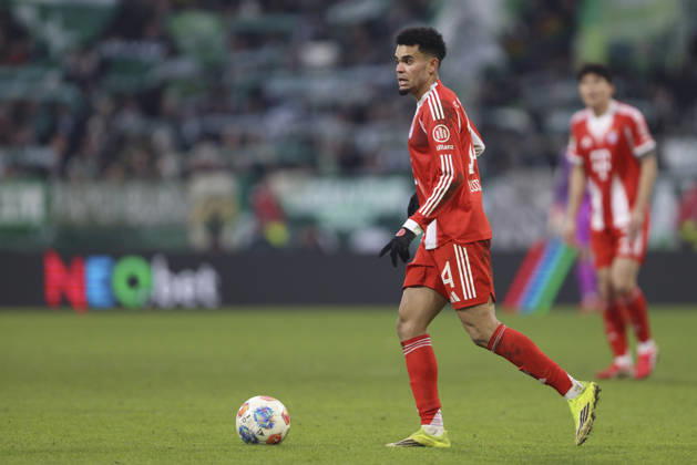 Luis Diaz FC Bayern Munich in action, on the ball, individual action during the Bundesliga match between SV Werder Bremen and FC Bayern Munich at Weserstadion on February 14, 2026 in Bremen, Germany Germany Photo by Oliver Kaelke DeFodi Images Luis Diaz FC Bayern München controls the ball during the Bundesliga match between SV Werder Bremen and FC Bayern München at Weserstadion on February 14, 2026 in Bremen, Germany Photo by Oliver Kaelke DeFodi Images DFL regulations prohibit any use of photographs as image sequences and or quasi video Photo by Oliver Kaelke DeFodi Images