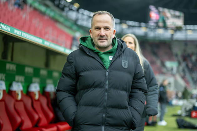 Manuel Baum FC Augsburg, Head Coach , GER, FC Augsburg vs 1 FC Heidenheim, Football, Bundesliga, Matchday 22, Season 2025 2026, 15 02 2026, DFL DFB REGULATIONS PROHIBIT ANY USE OF PHOTOGRAPHS AS IMAGE SEQUENCES AND OR QUASI VIDEO, GER, FC Augsburg vs 1 FC Heidenheim, Football, Bundesliga, Matchday 22, Season 2025 2026, 15 02 2026 Heidenheim Copyright: xEibner-Pressefotox EP_EER