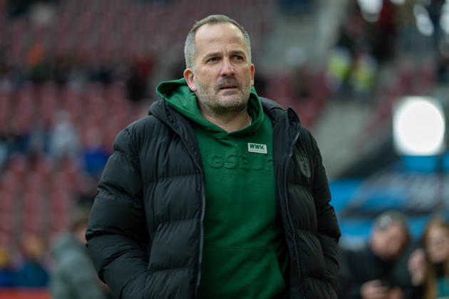 Manuel Baum FC Augsburg, Head Coach , GER, FC Augsburg vs 1 FC Heidenheim, Football, Bundesliga, Matchday 22, Season 2025 2026, 15 02 2026, DFL DFB REGULATIONS PROHIBIT ANY USE OF PHOTOGRAPHS AS IMAGE SEQUENCES AND OR QUASI VIDEO, GER, FC Augsburg vs 1 FC Heidenheim, Football, Bundesliga, Matchday 22, Season 2025 2026, 15 02 2026 Heidenheim Copyright: xEibner-Pressefotox EP_EER