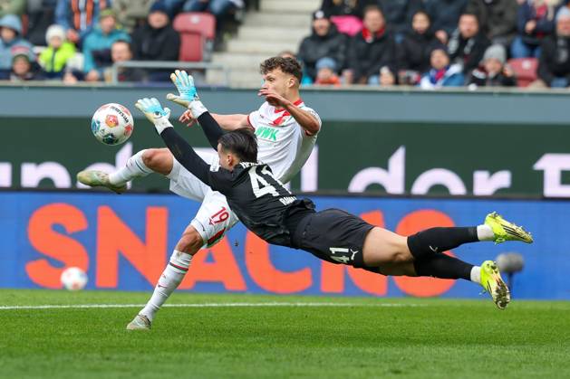 in duel, action, with Robin Fellhauer 19 FC Augsburg , Diant Ramaj 41 1 FC Heidenheim , FC Augsburg vs 1 FC Heidenheim, Football, 1 Bundesliga, 22 Matchday, 15 02 2026 DFB regulations prohibit any use of photographs as image sequences and or quasi video Augsburg Bayern Germany Copyright: xkolbert-press ChristianxKolbertx