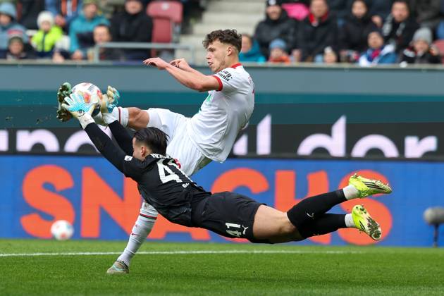 in duel, action, with Robin Fellhauer 19 FC Augsburg , Diant Ramaj 41 1 FC Heidenheim , FC Augsburg vs 1 FC Heidenheim, Football, 1 Bundesliga, 22 Matchday, 15 02 2026 DFB regulations prohibit any use of photographs as image sequences and or quasi video Augsburg Bayern Germany Copyright: xkolbert-press ChristianxKolbertx