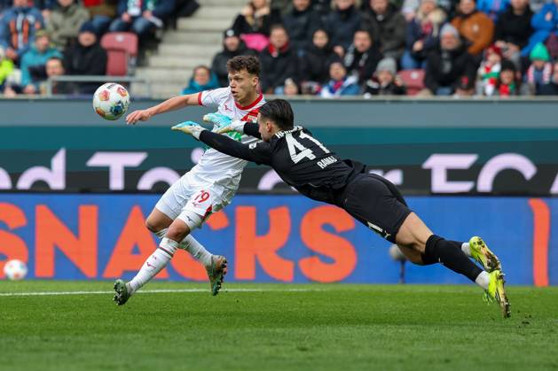 in duel, action, with Robin Fellhauer 19 FC Augsburg , Diant Ramaj 41 1 FC Heidenheim , FC Augsburg vs 1 FC Heidenheim, Football, 1 Bundesliga, 22 Matchday, 15 02 2026 DFB regulations prohibit any use of photographs as image sequences and or quasi video Augsburg Bayern Germany Copyright: xkolbert-press ChristianxKolbertx