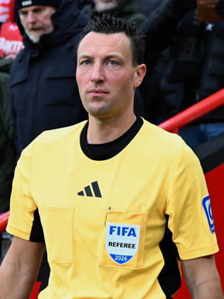 Referee Sven Jablonski looks on during the Bundesliga match between Bayer 04 Leverkusen and FC St Pauli, BayArena on February 14, 2026 in Leverkusen, Germany Photo by Ralf Treese DeFodi Images Referee Sven Jablonski looks on during the Bundesliga match between Bayer 04 Leverkusen and FC St Pauli at BayArena on February 14, 2026 in Leverkusen, Germany Photo by Ralf Treese DeFodi Images DFL regulations prohibit any use of photographs as image sequences and or quasi video Photo by Ralf Treese DeFodi Images