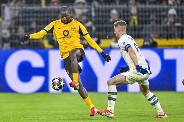 v li in duel Serhou Guirassy Dortmund 9 Mario Pasalic Atalanta 8 17 02 2026 Soccer, Champions League, Borussia Dortmund vs Atalanta Bergamo , Signal Iduna Park, Dortmund, Copyright: xpepphotox xHorstxMauelshagenx pep00321, pep_20260217_hm_283716