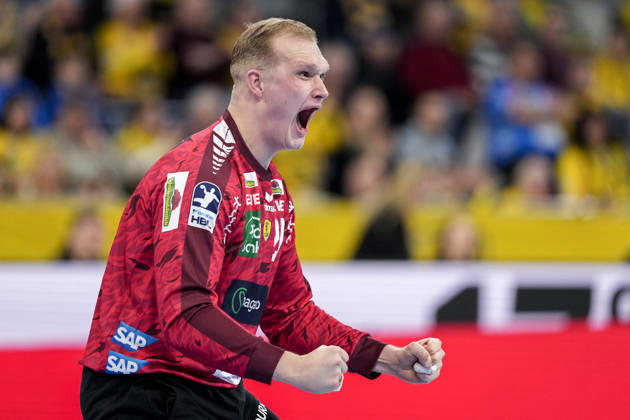 David Späth Goalkeeper, RNL, 29 , single picture, single photo, action, action, cheer, cheering, celebration, joy, rejoice, rejoicing, confident, optimistic, positive, game scene, 20 02 2026, Mannheim Germany , Handball, Bundesliga, Rhein Neckar Löwen TBV Lemgo Lippe xozx