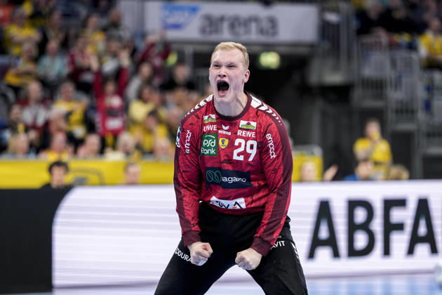 David Späth goalkeeper, RNL, 29 , Rhein Neckar Löwen player, single picture, single photo, action, cheering, cheers, celebration, joy, happy, rejoicing, confident, optimistic, positive, game scene, 20 02 2026, Mannheim Germany , Handball, Bundesliga, Rhein Neckar Löwen TBV Lemgo Lippe xozx