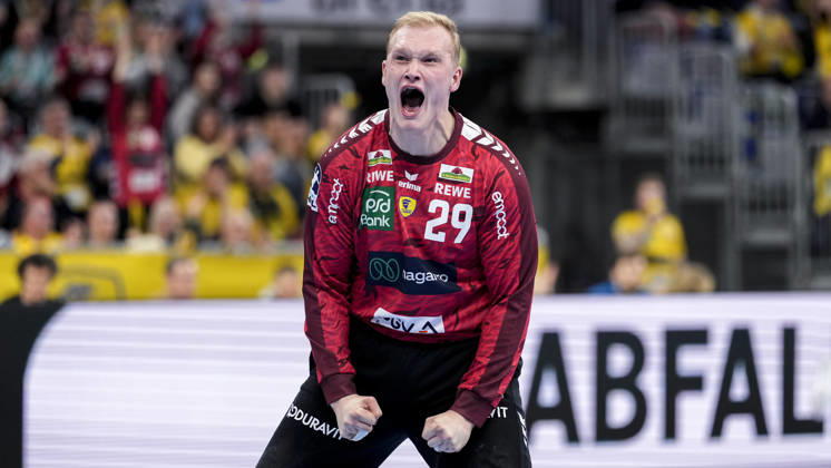 David Späth goalkeeper, RNL, 29 , Rhein Neckar Löwen player, single picture, single photo, action, cheering, cheers, celebration, joy, happy, rejoicing, confident, optimistic, positive, game scene, 20 02 2026, Mannheim Germany , Handball, Bundesliga, Rhein Neckar Löwen TBV Lemgo Lippe xozx