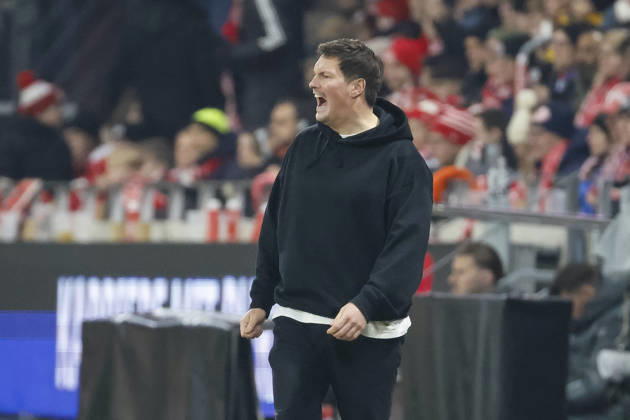 Merlin Polzin Hamburger SV, Coach , Facial expression, Facial expression, Emotion , Germany, Soccer, 1 Bundesliga, 23 Matchday, 2025 2026, 1 FSV Mainz vs Hamburger SV, 20 02 2026, Mainz Mewa Arena Germany Copyright: xGrantxHubbsx