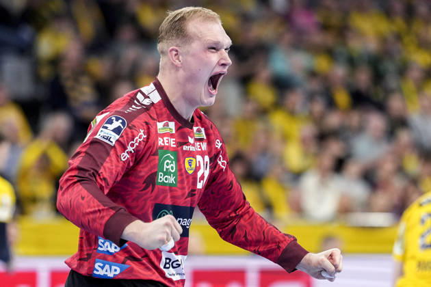 David Späth goalkeeper, RNL, 29 , Rhein Neckar Löwen player, single picture, single photo, action, cheering, cheers, celebration, joy, happy, rejoicing, confident, optimistic, positive, game scene, 20 02 2026, Mannheim Germany , Handball, Bundesliga, Rhein Neckar Löwen TBV Lemgo Lippe xozx