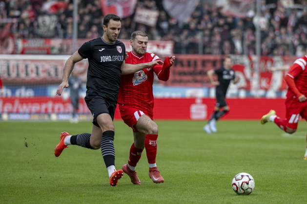 Regionalliga Nordost Season 25 26 Hallescher FC vs Greifswalder FC Halle, Germany February 21, 2026 In the picture from left Bastian Strietzel Greifswald and Max Kulke Halle Halle Saale Leuna Chemie Stadion Sachsen Anhalt Germany