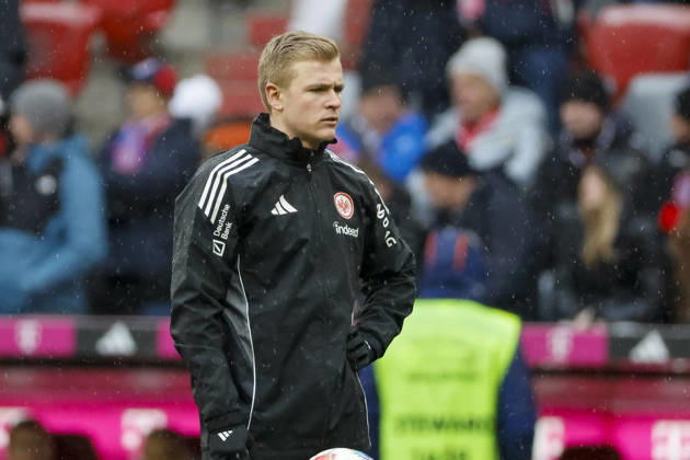 Jonathan Burkardt Eintracht Frankfurt, 09 warming up before the start of the match, Germany, Football, 1 Bundesliga, Matchday 23, 2025 2026, FC Bayern München vs Eintracht Frankfurt, 21 02 2026, Munich Allianz Arena Germany Copyright: xGrantxHubbsx