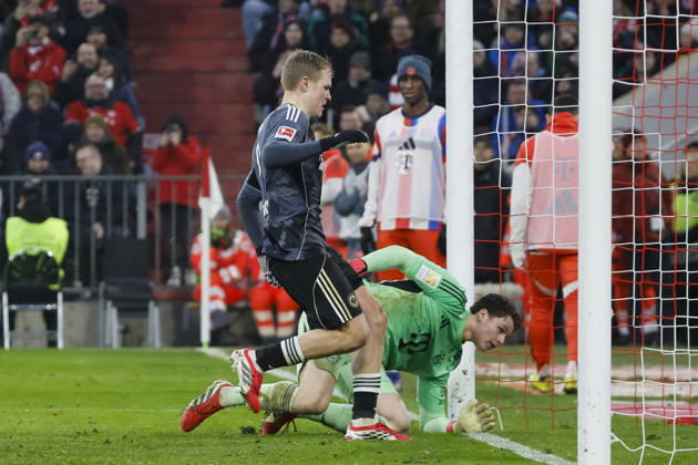Jonathan Burkardt Eintracht Frankfurt, 09 and Jonas Urbig FC Bayern Munich, 40 after the penalty, Germany, Football, 1 Bundesliga, Matchday 23, 2025 2026, FC Bayern Munich vs Eintracht Frankfurt, 21 02 2026, Munich Allianz Arena Germany Copyright: xGrantxHubbsx