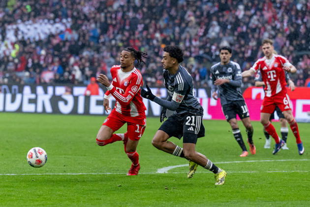 Fight for the ball duel between Michael Olise FC Bayern Muenchen, 17 and Nathaniel Brown SG Eintracht Frankfurt, 21 GER, FC Bayern Muenchen vs SG Eintracht Frankfurt, Football, Bundesliga, Matchday 23, Season 2025 2026, 21 02 2026 DFL DFB REGULATIONS PROHIBIT ANY USE OF PHOTOGRAPHS as IMAGE SEQUENCES and or QUASI VIDEO GER, FC Bayern Muenchen vs SG Eintracht Frankfurt, Football, Bundesliga, Matchday 23, Season 2025 2026, 21 02 2026 Muenchen Copyright: xEibner-Pressefoto HeikexFeinerx EP_HFR